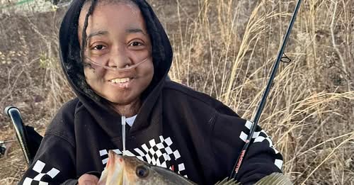 Rival Fans Unite: Clemson and South Carolina Deliver One Final Victory for Dying Superfan Tron Foster